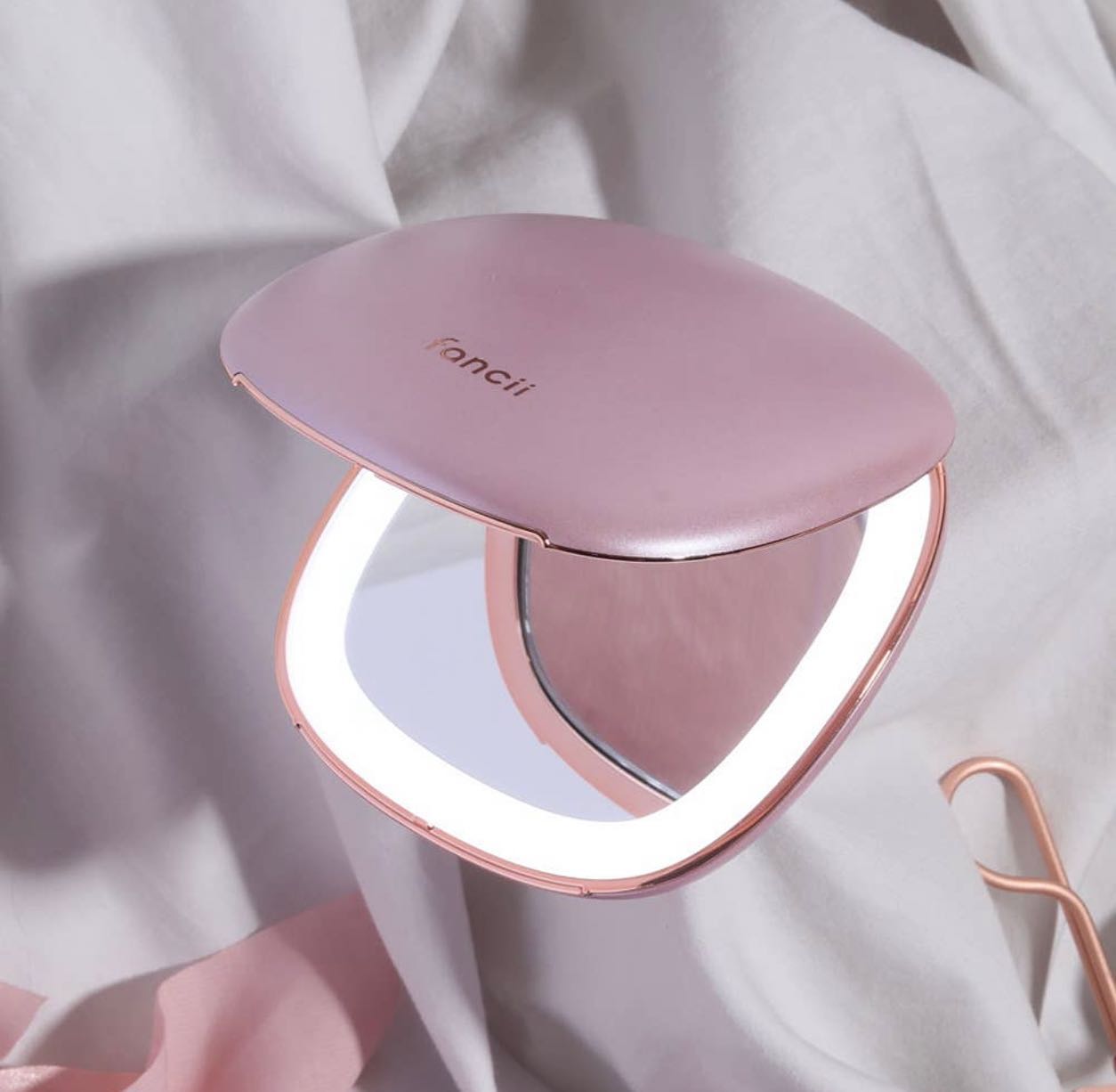 Mila Rechargeable Compact Mirror by Fancii