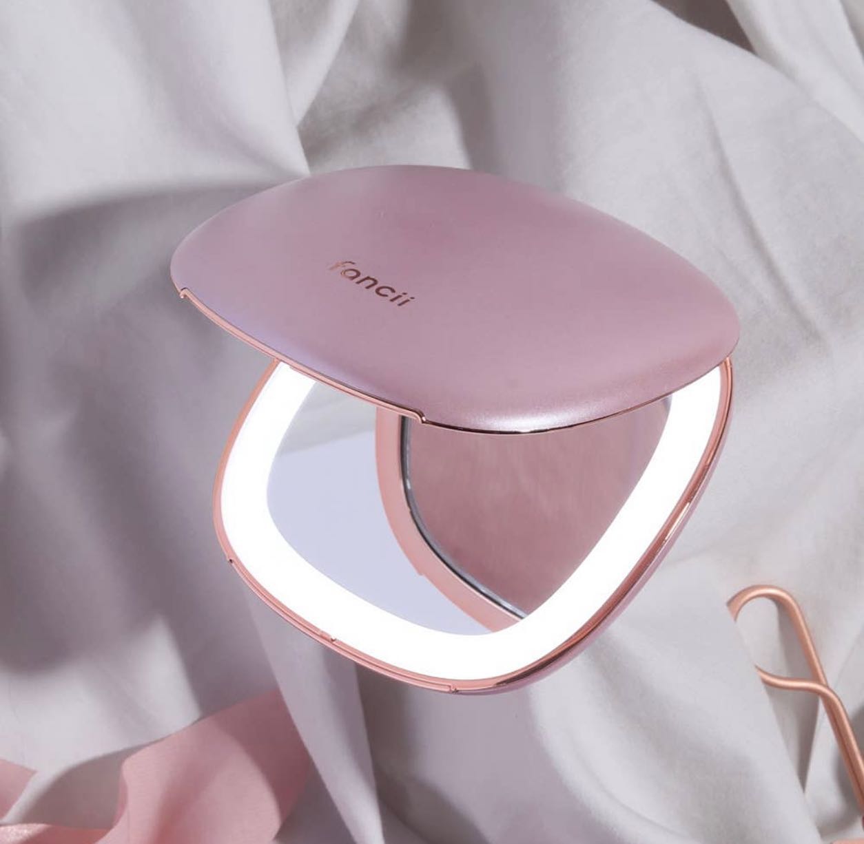 Mila Rechargeable Compact Mirror by Fancii – Stephanie's Stuff Port A